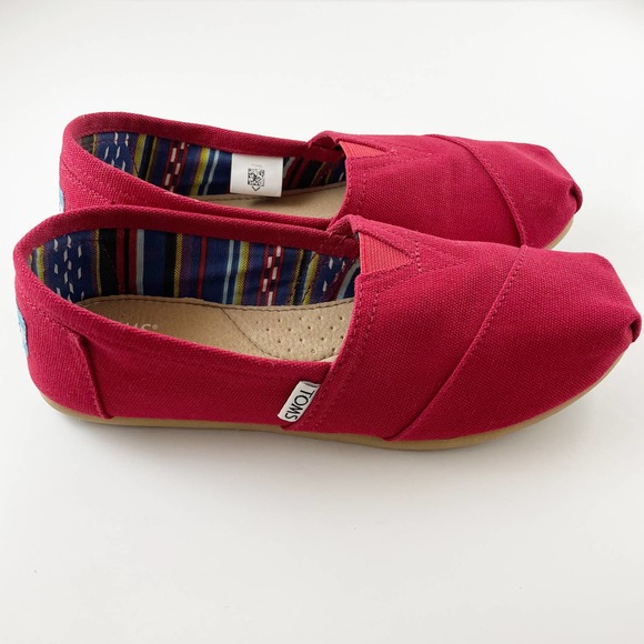 Tom’s Women’s Red Canvas Moccasin Flats - Picture 3 of 9